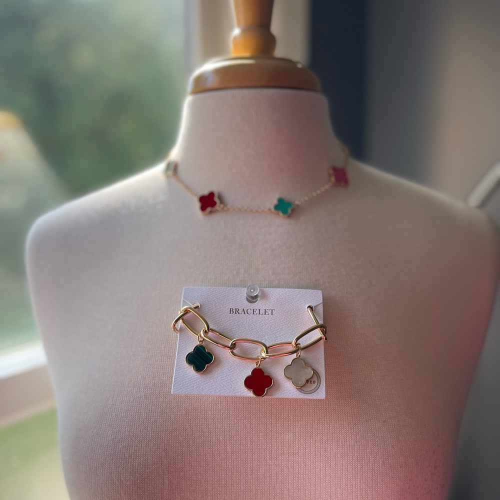 Beautiful Multi-Color Clover Set - Picture 4 of 6